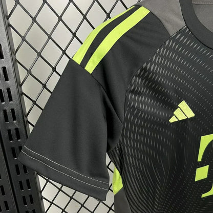 2025/2026 Bayern Munchen Goalkeeper Kit Talla Niño